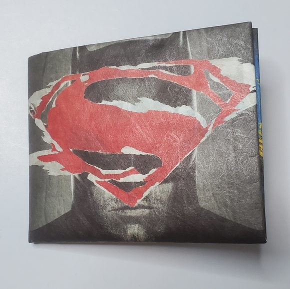 Superman v Batman Mighty Wallet - Picture 1 of 8